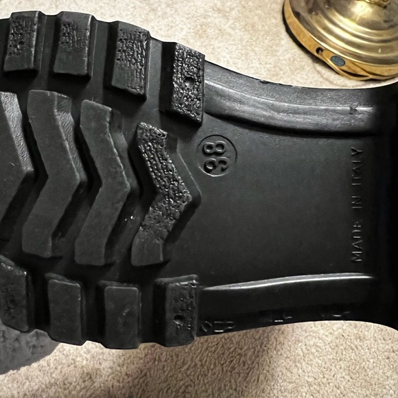 Authentic Burberry Rain boots. Please take a look at photos before purchasing. - Picture 7 of 10